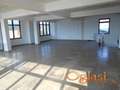 Poslovna zgrada sa pratećim objektima površine  1650 m2 na placu  40a34m2